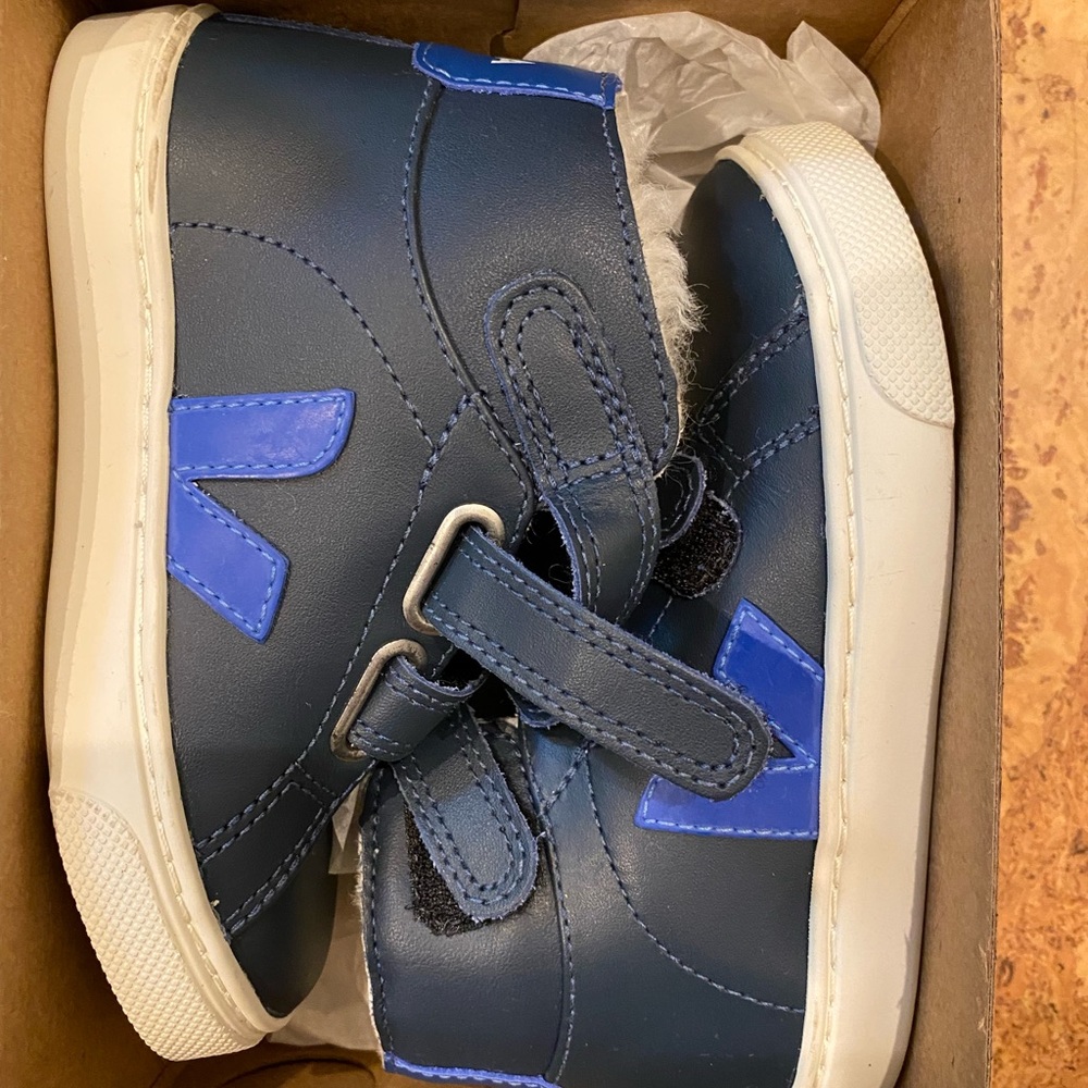 Only worn once!! Veja Esplar Mid Small Velcro Fured Nautico Indigo kids shoe